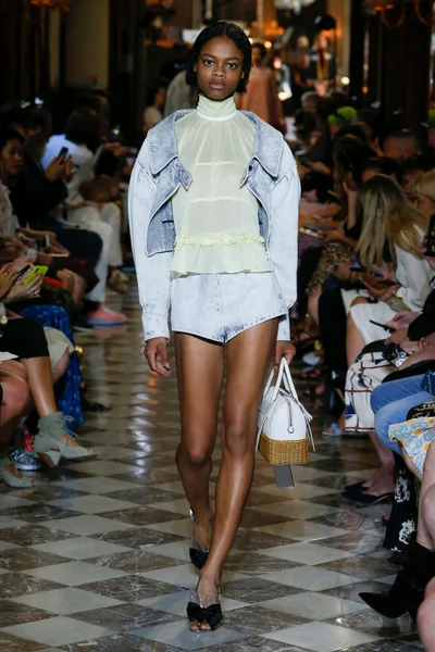 Look 28